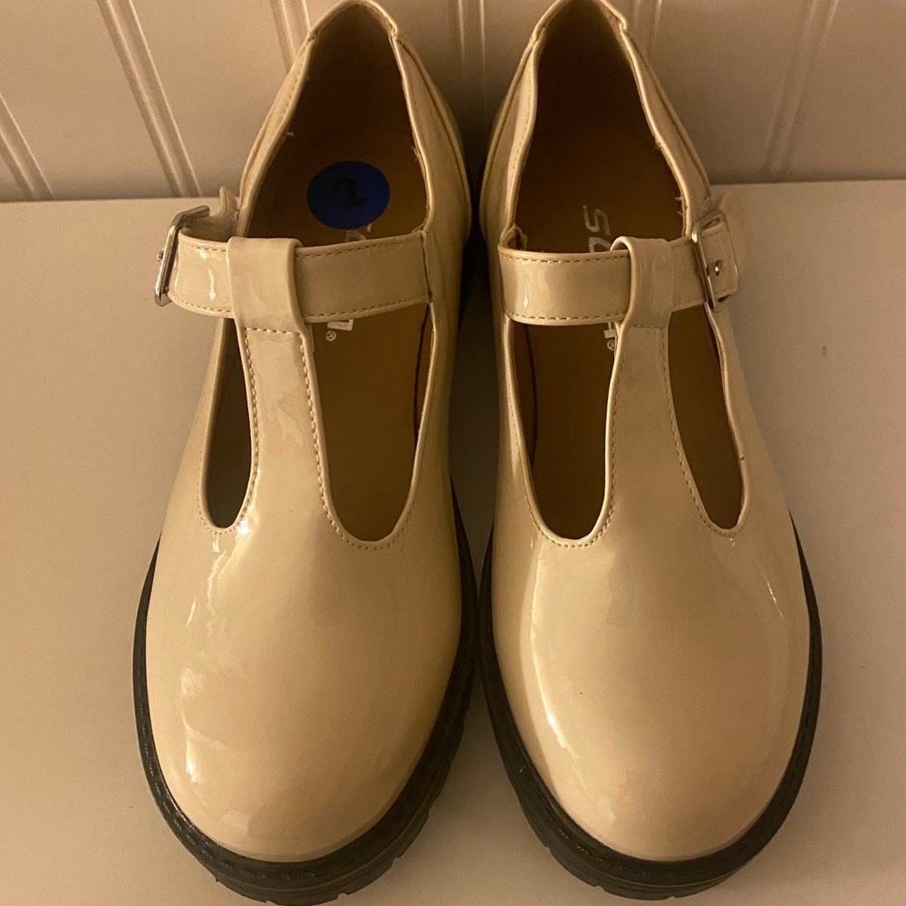Cream Mary Jane Shoes kids 2